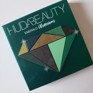 Huda beauty Emerald palette.